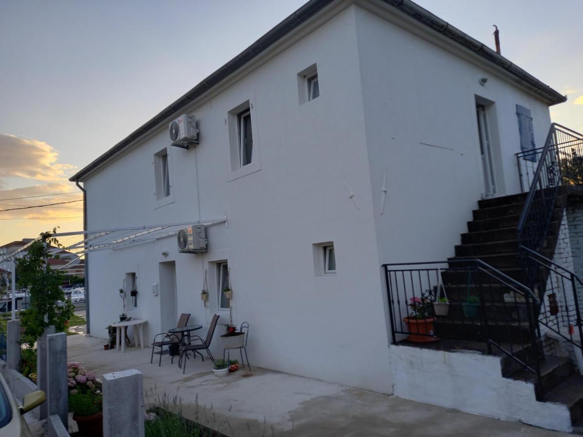 Old Marine House * 蒂瓦特